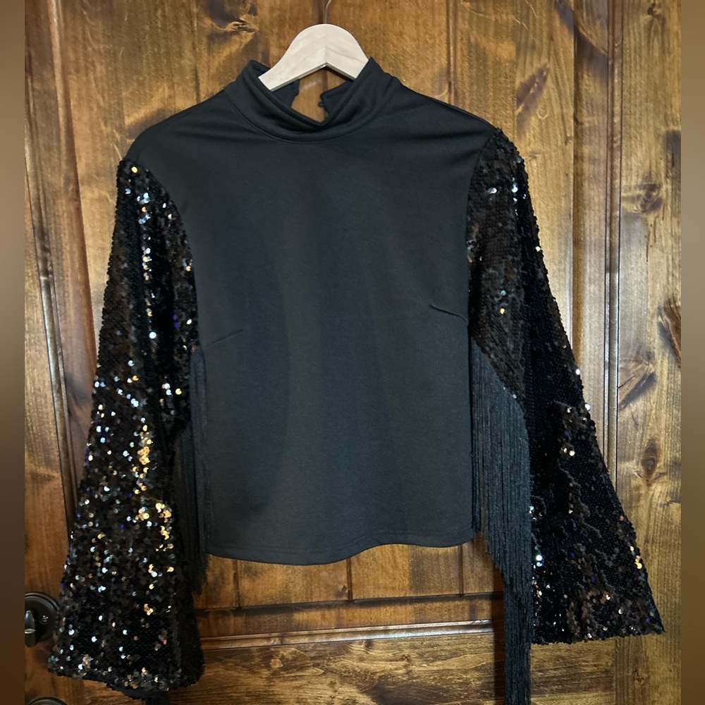Buckle Cowgirl Glam Black‎ Sequin Sleeve Top - Women’s Small